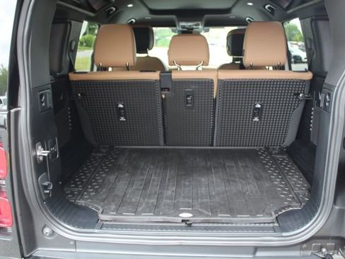 Used 2025 Land Rover Defender 110 X-Dynamic SE image 25