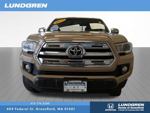 Used 2017 Toyota Tacoma 4x4 Double Cab image 2