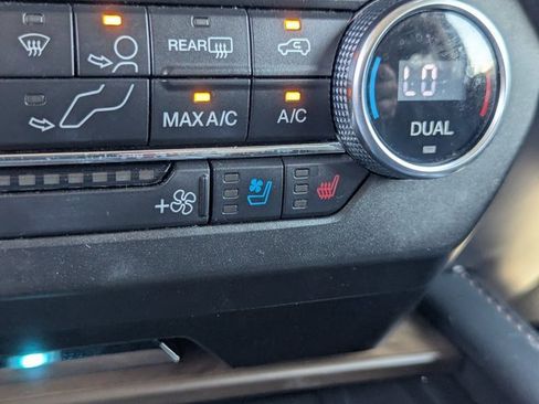 Used 2020 Ford Expedition Platinum image 16