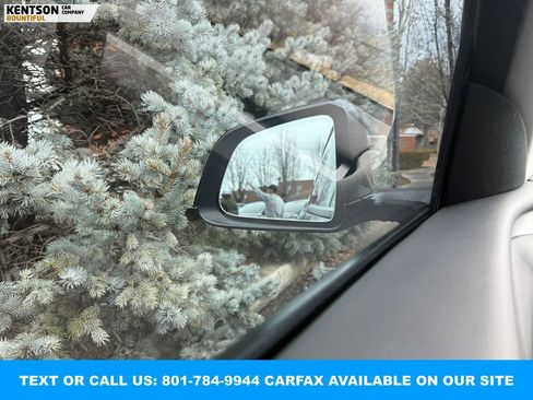 Used 2023 Tesla Model Y Performance image 22