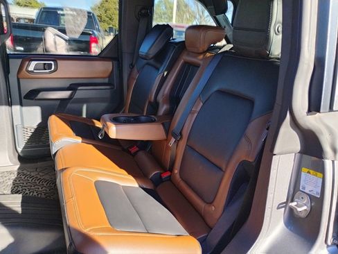 Used 2024 Ford Bronco Outer Banks w/ Sasquatch Package image 16