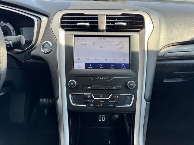Used 2020 Ford Fusion SE FWD image 19