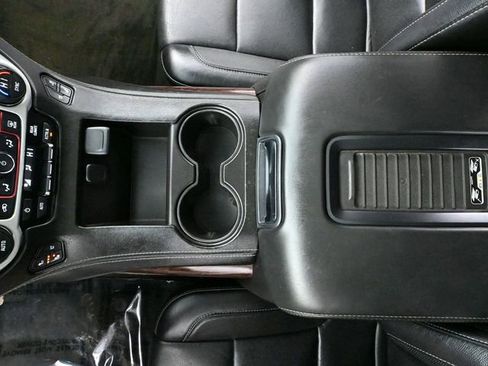 Used 2015 GMC Yukon XL SLT image 36