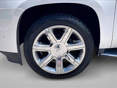 Used 2017 Cadillac Escalade ESV Luxury RWD image 10