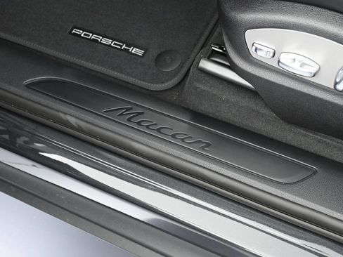 Certified 2026 Porsche Macan AWD/4WD image 16