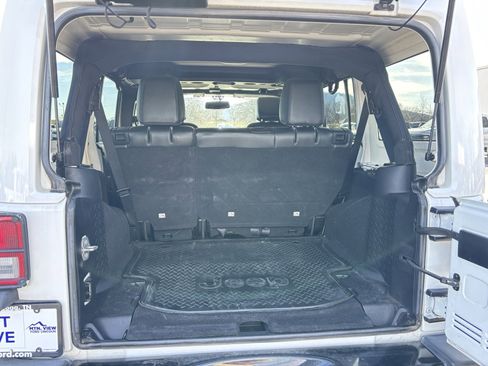 Used 2015 Jeep Wrangler Unlimited Sahara image 20