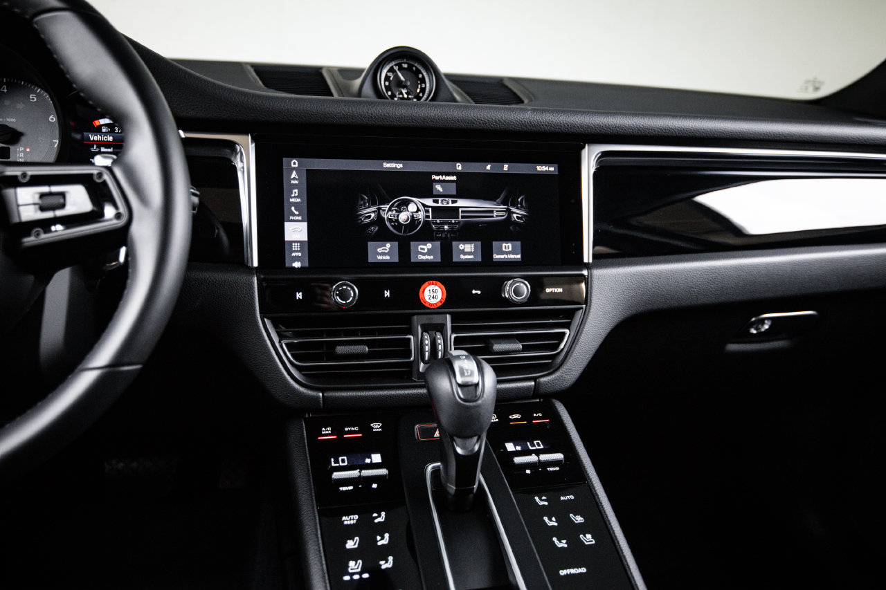 Certified 2026 Porsche Macan S AWD/4WD image 19