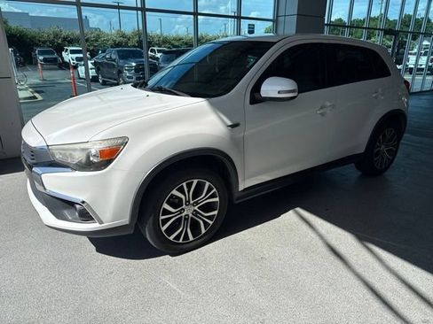 Used 2017 Mitsubishi Outlander Sport LE FWD image 3