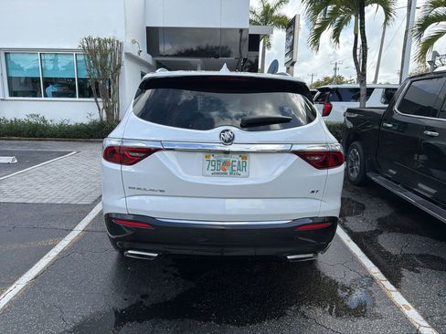 Used 2023 Buick Enclave Essence w/ Sport Touring Edition image 5