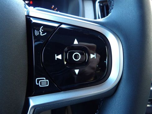 New 2026 Volvo XC90 B6 Plus w/ Protection Package Premier image 19