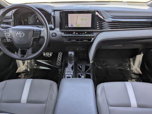Used 2025 Toyota Camry SE w/ Convenience Package FWD image 14
