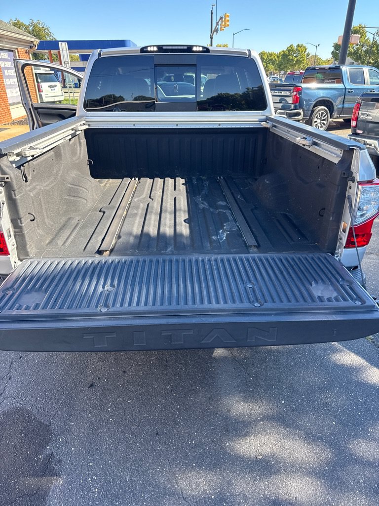 Used 2017 Nissan Titan SL RWD image 17