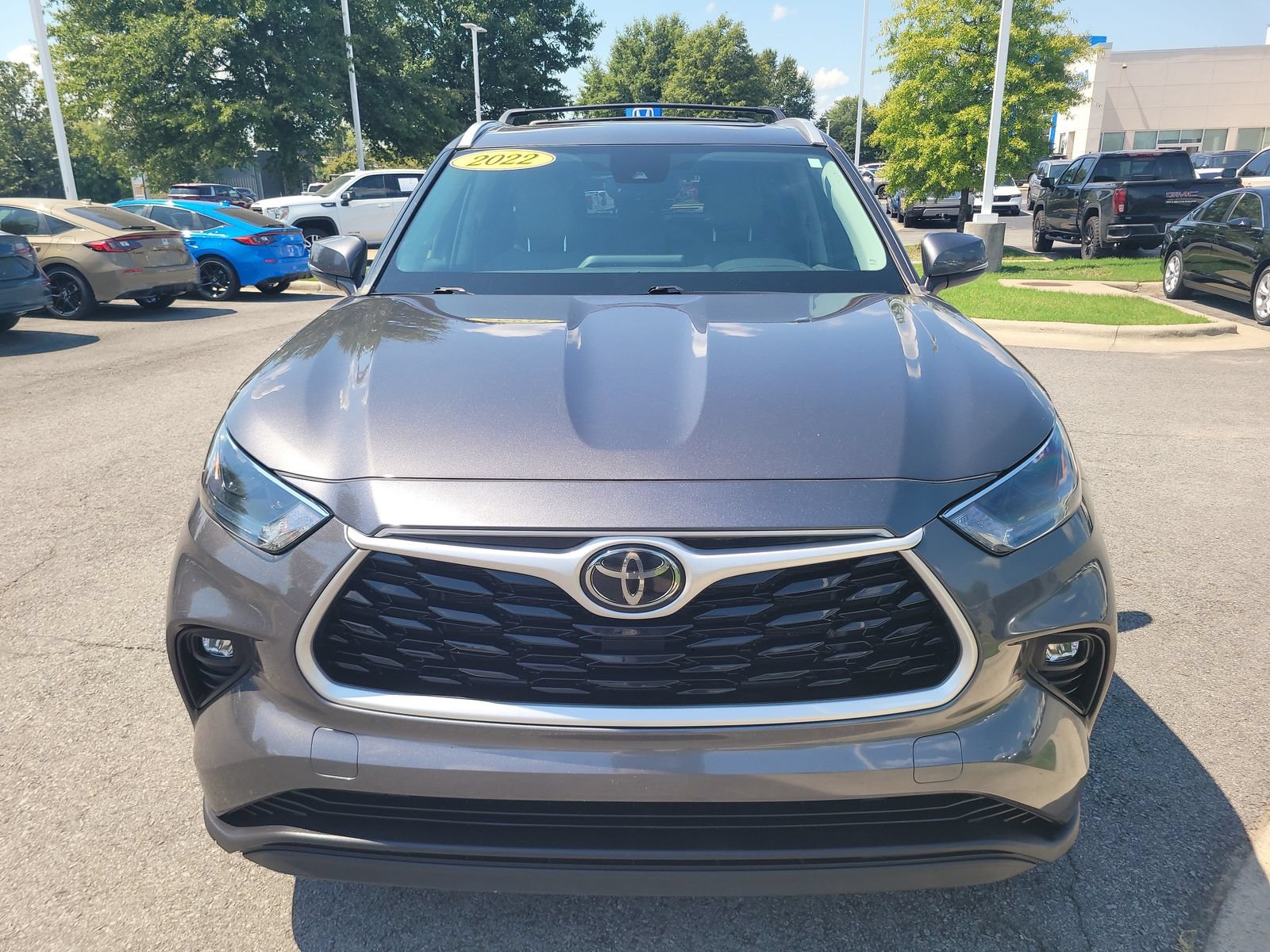 Used 2022 Toyota Highlander XLE AWD/4WD image 8