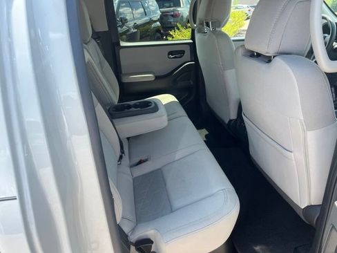 Used 2025 Nissan Frontier SV w/ SV Convenience Package RWD image 14