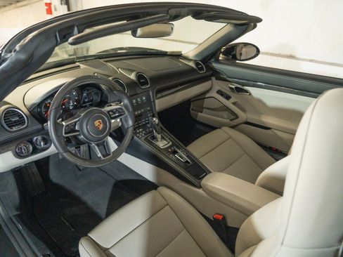 Certified 2023 Porsche 718 Boxster RWD image 4