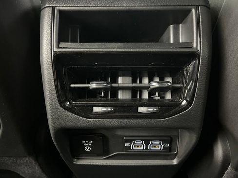 Used 2023 Jeep Grand Cherokee Altitude RWD image 23