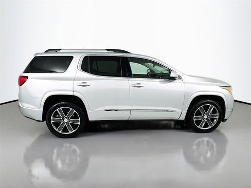 Used 2019 GMC Acadia Denali image 9
