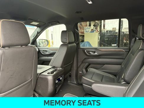 Used 2023 Chevrolet Suburban Premier AWD/4WD image 21