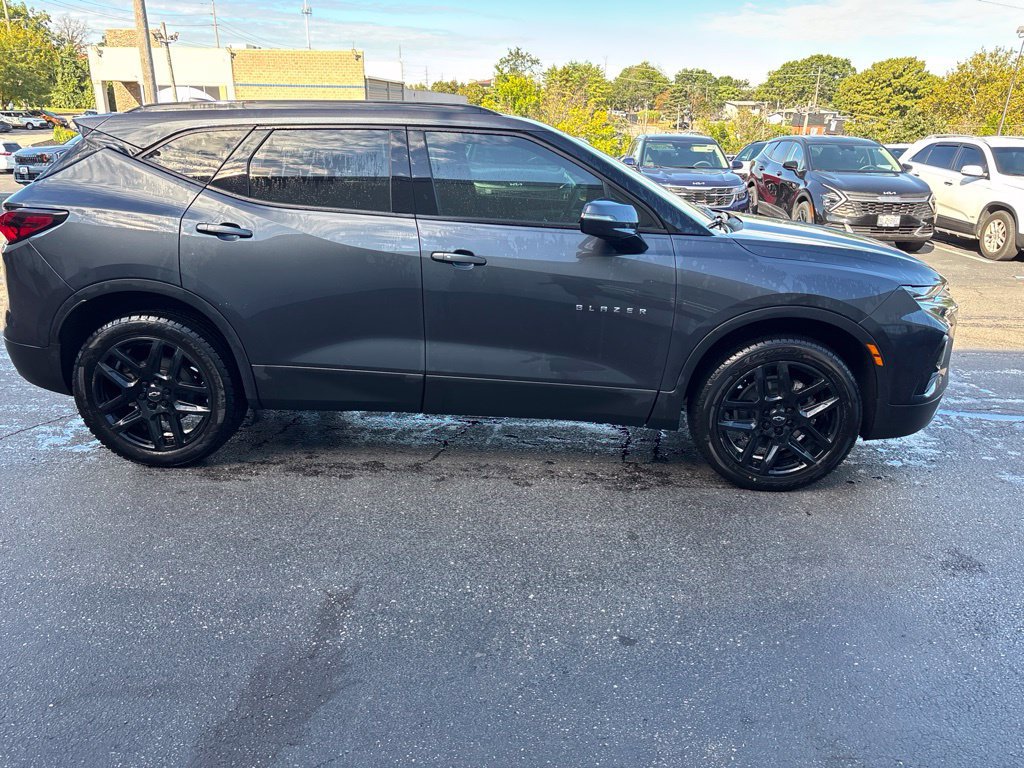 Used 2022 Chevrolet Blazer LT FWD image 2