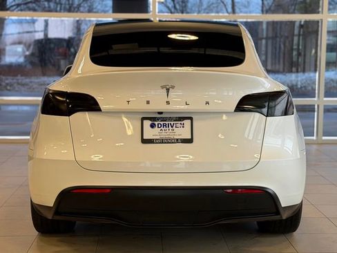 Used 2024 Tesla Model Y 2WD image 10