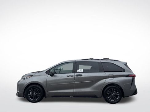 New 2026 Toyota Sienna XSE image 2
