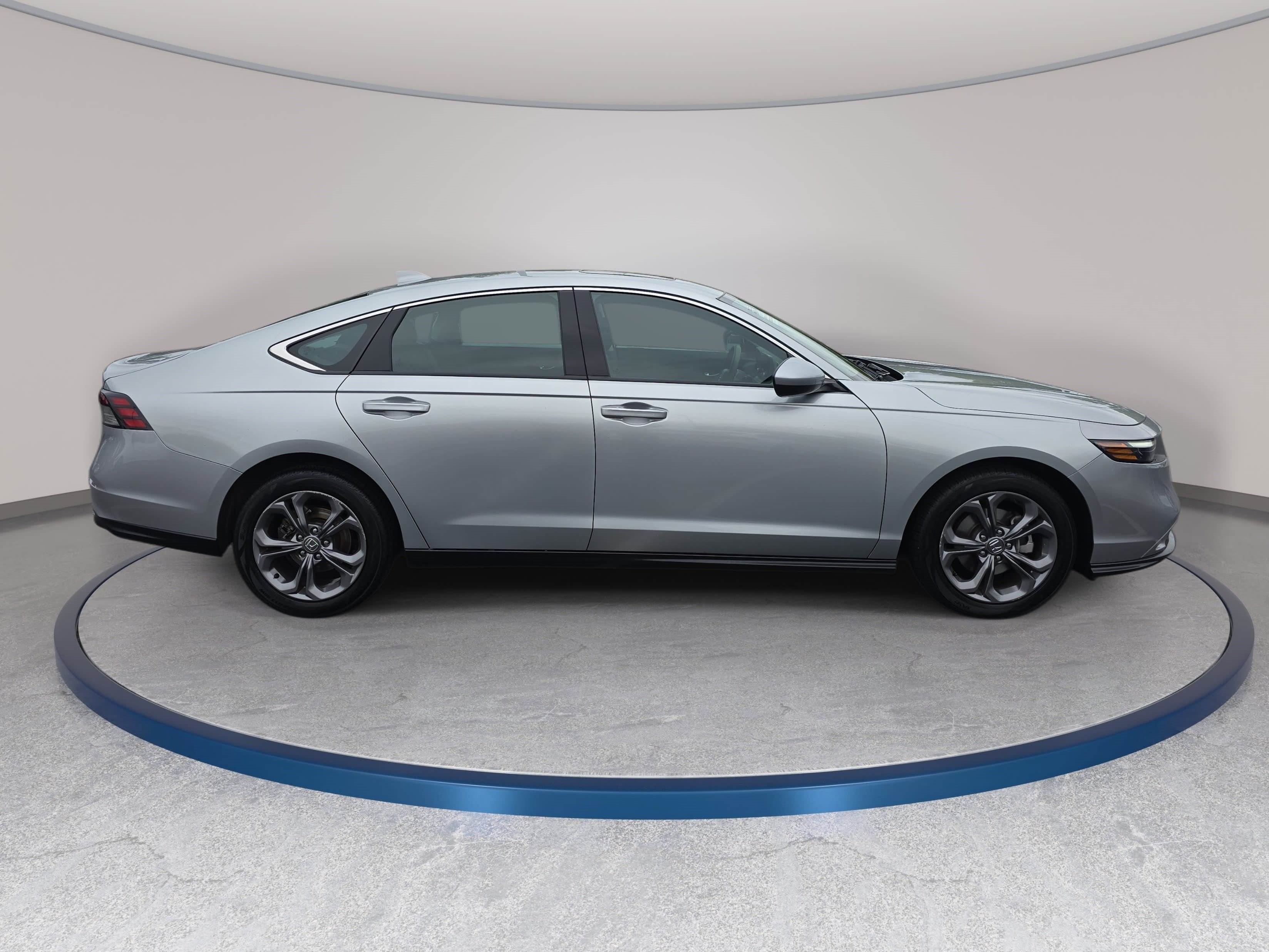 Used 2024 Honda Accord EX image 4