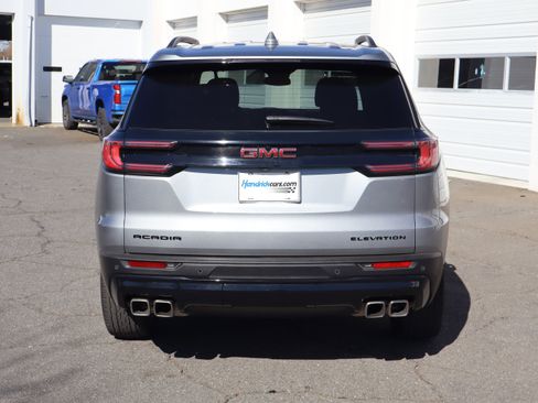 Used 2024 GMC Acadia Elevation w/ Black Edition image 9