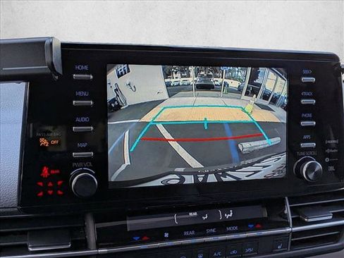 Used 2022 Toyota Sienna XLE image 20