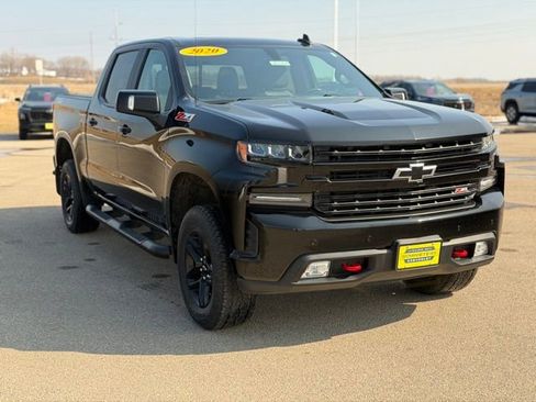Used 2020 Chevrolet Silverado 1500 LT Trail Boss w/ Midnight Edition image 3