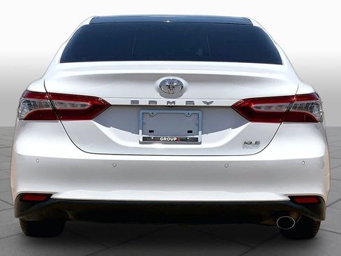 Used 2018 Toyota Camry XLE FWD image 5