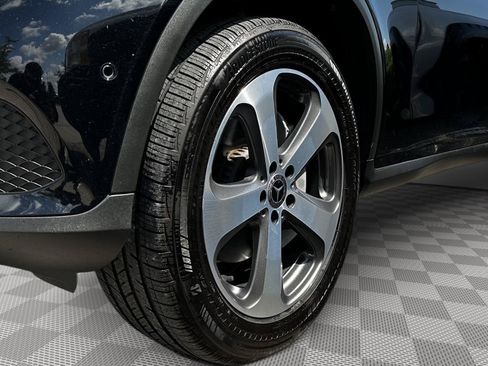 Used 2019 Mercedes-Benz GLC 300 4MATIC image 8