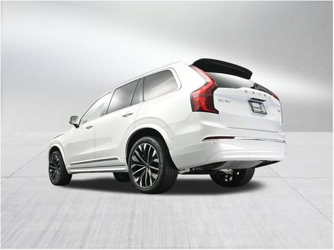 Certified 2025 Volvo XC90 T8 Plus w/ Protection Package Premier AWD/4WD image 24