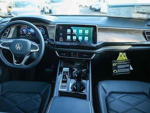 New 2026 Volkswagen Atlas SE image 18