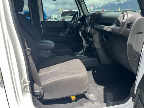 Used 2017 Jeep Wrangler Unlimited Sport w/ Quick Order Package 24S AWD/4WD image 17