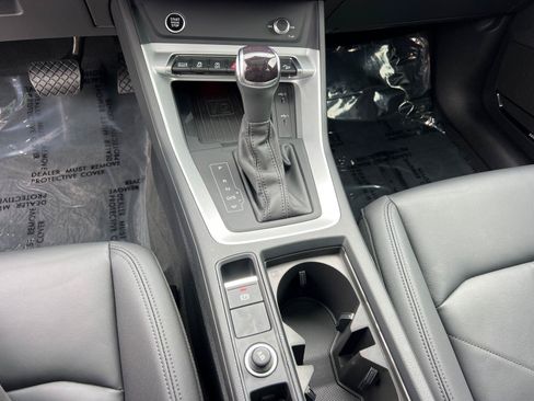 Certified 2025 Audi Q3 2.0T Premium Plus w/ Premium Plus Package AWD/4WD image 32