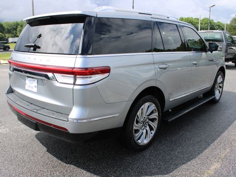 Used 2024 Lincoln Navigator Reserve AWD/4WD image 6