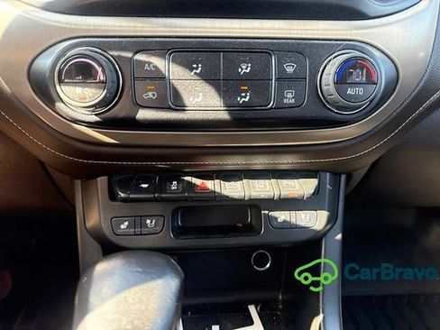 Used 2022 GMC Canyon Denali AWD/4WD image 13