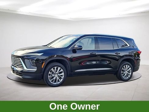 Used 2025 Buick Enclave Preferred w/ Power Package image 3
