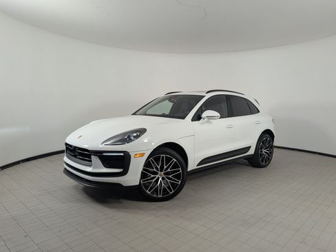 Certified 2026 Porsche Macan AWD/4WD image 1