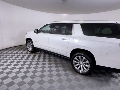 New 2025 Chevrolet Suburban Premier image 6