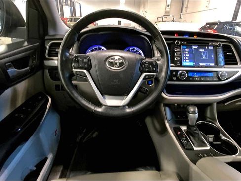 Used 2018 Toyota Highlander Limited Platinum w/ Carpet Mat Package (TMS) image 7