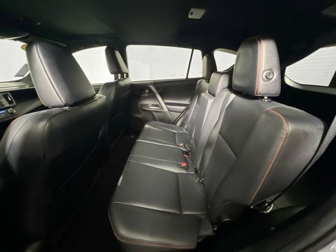 Used 2016 Toyota RAV4 SE image 29