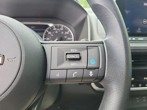 Used 2024 Nissan Rogue SV AWD/4WD image 11