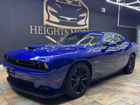 Used 2022 Dodge Challenger R/T w/ Performance Handling Group RWD image 5