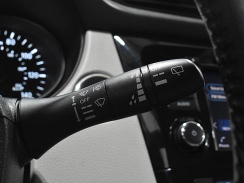 Used 2020 Nissan Rogue Sport SV w/ Technology Package FWD image 12
