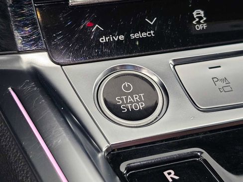 Used 2022 Audi e-tron Chronos w/ Chronos Package image 28