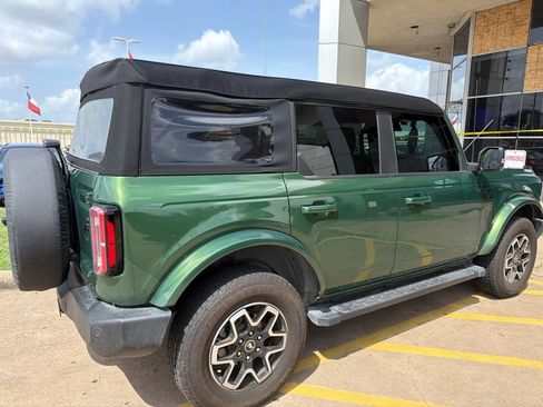 Used 2024 Ford Bronco Outer Banks AWD/4WD image 2
