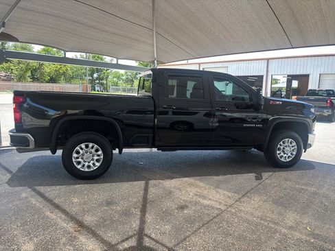 Used 2023 Chevrolet Silverado 2500 LT w/ Convenience Package AWD/4WD image 4