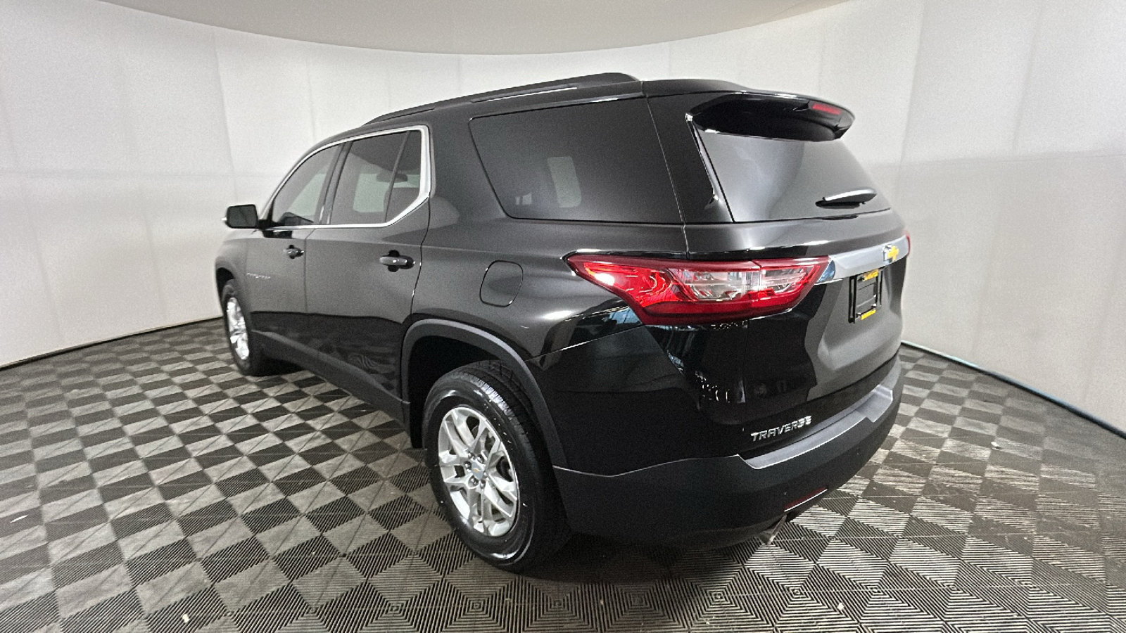 Used 2021 Chevrolet Traverse LT FWD image 5