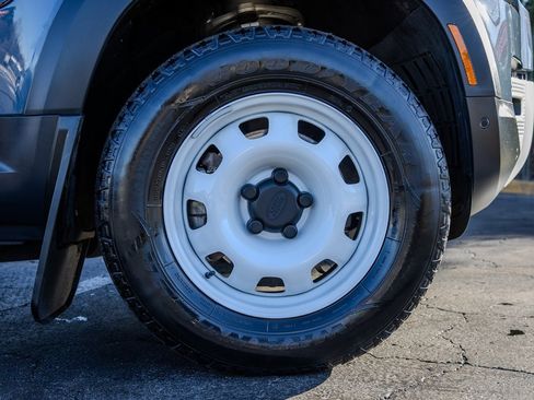 Used 2023 Land Rover Defender 110 S image 31